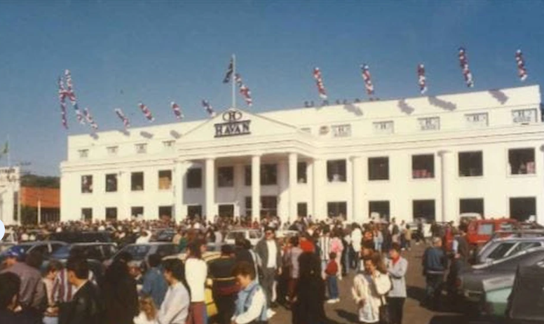 Primeira fachada da Havan que simulava a Casa Branca